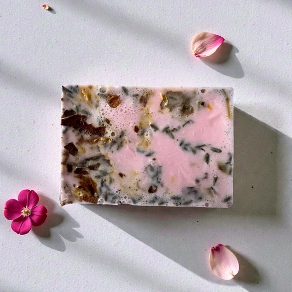 Glamour magic handmade Shea Butter soap 3.5 oz - Picture 2 of 3